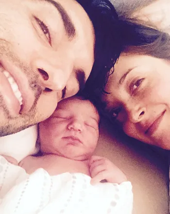 1435699553_justin baldoni emily maiya grace 350