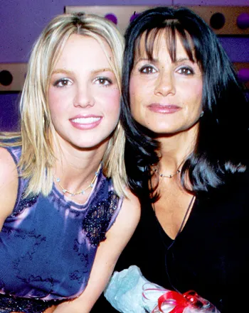 1435856267_74700625_britney spears lynne spears 350