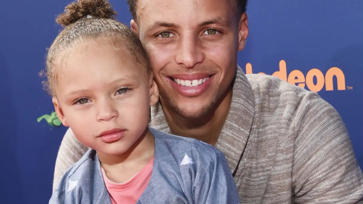 Stephen Curry's little girl Riley stole the show at the Kids' Choice S