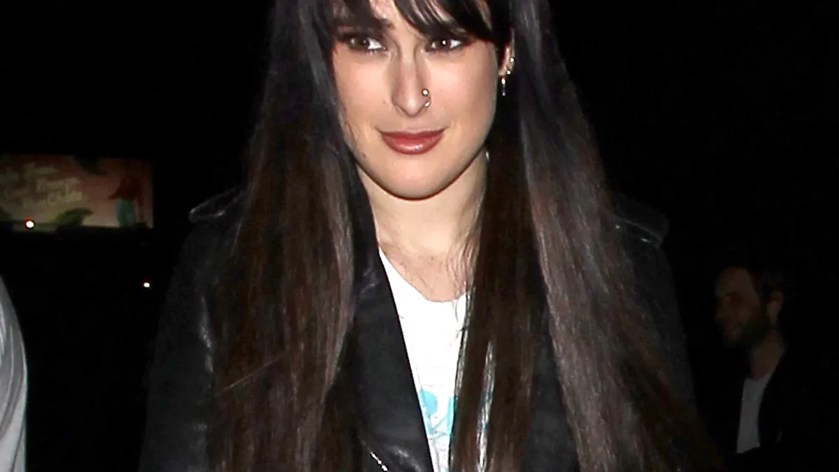 Rumer Willis gets bangs