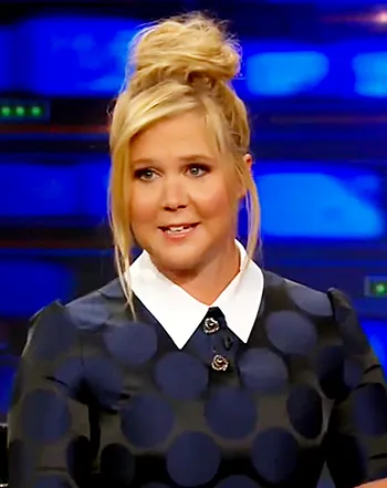 1438699799_amy schumer jon stewart 441