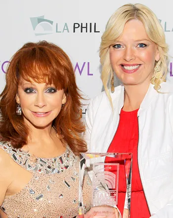 1438785139_146707014_reba mcentire melissa peterman 350