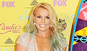 1439820672_britney spears family teen choice awards 300