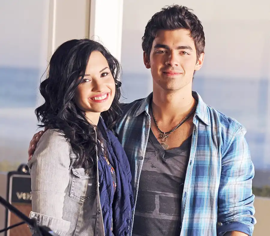 1440017576_96812040_demi lovato joe jonas zoom