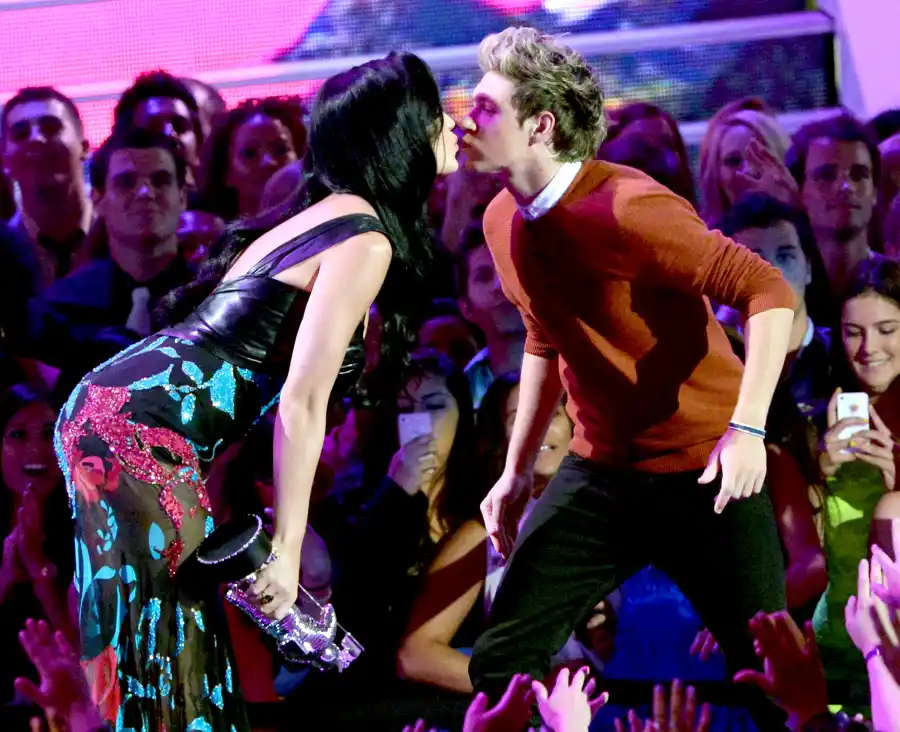 1440704437_2012 katy perry niall horan zoom
