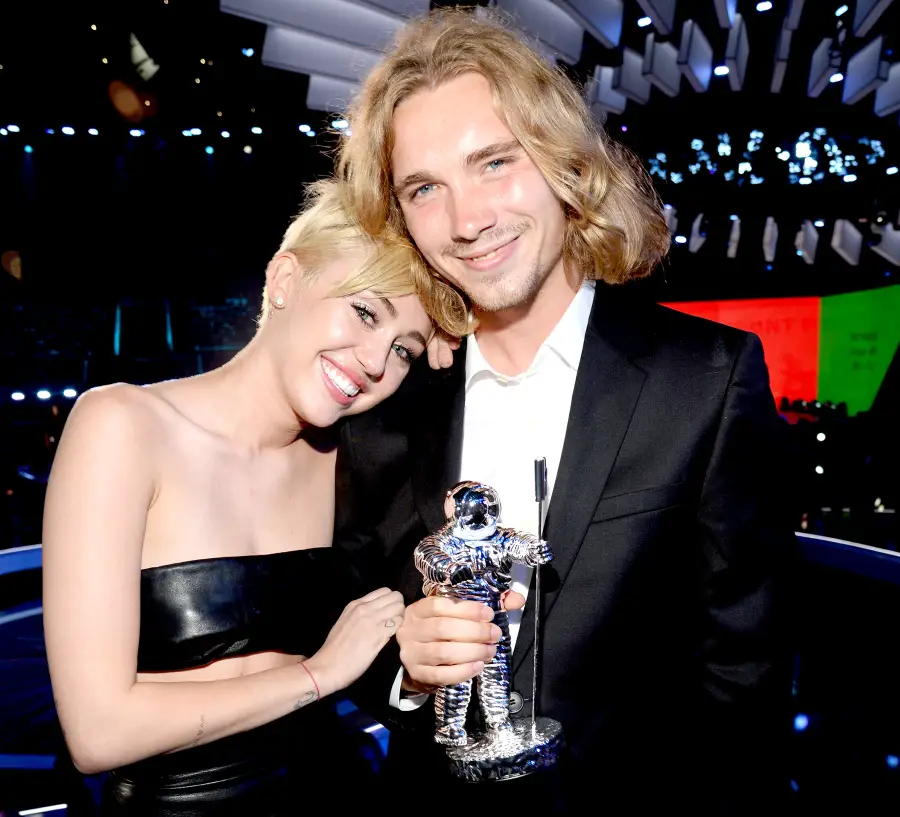 1440704872_2014 miley cyrus homeless youth zoom