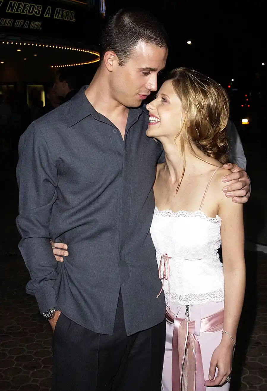 1440789561_sarah michelle gellar freddie prinze jr 2001 zoom