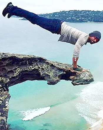 1441317759_kellan lutz 350