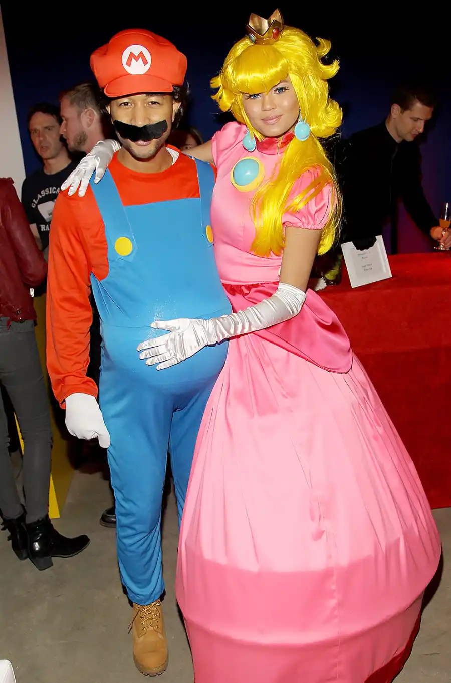 1441988844_john legend chrissy teigen mario 2013 zoom