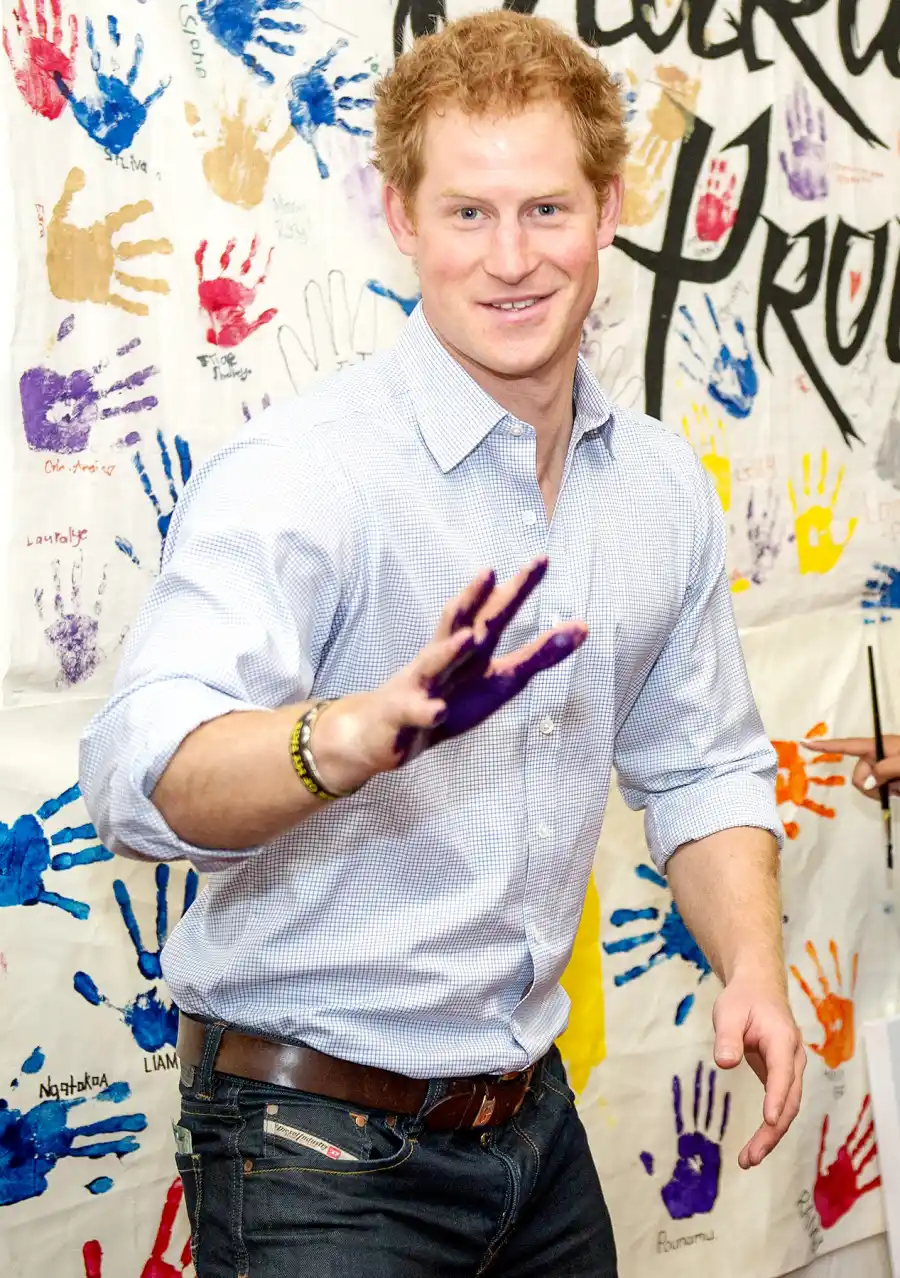 1442247077_prince harry paint zoom