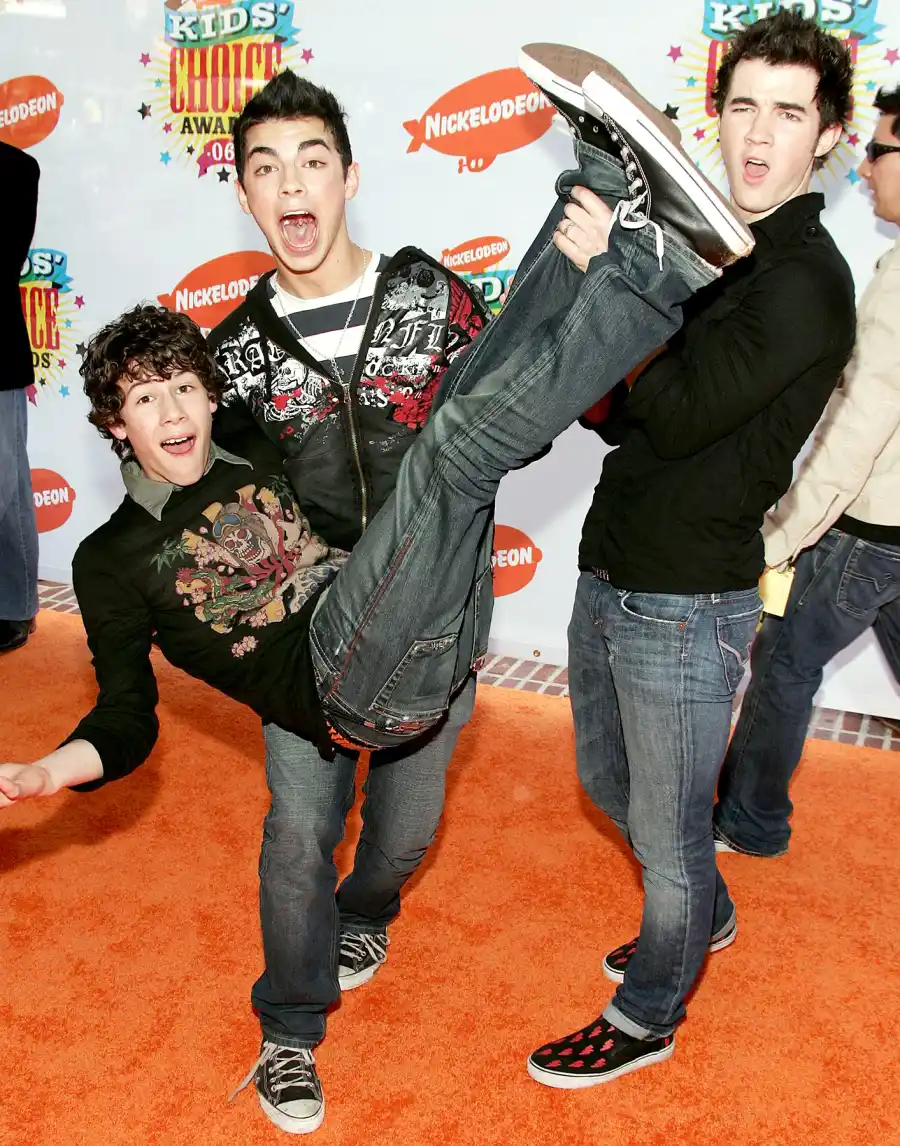 1442425556_001 jonas brothers zoom