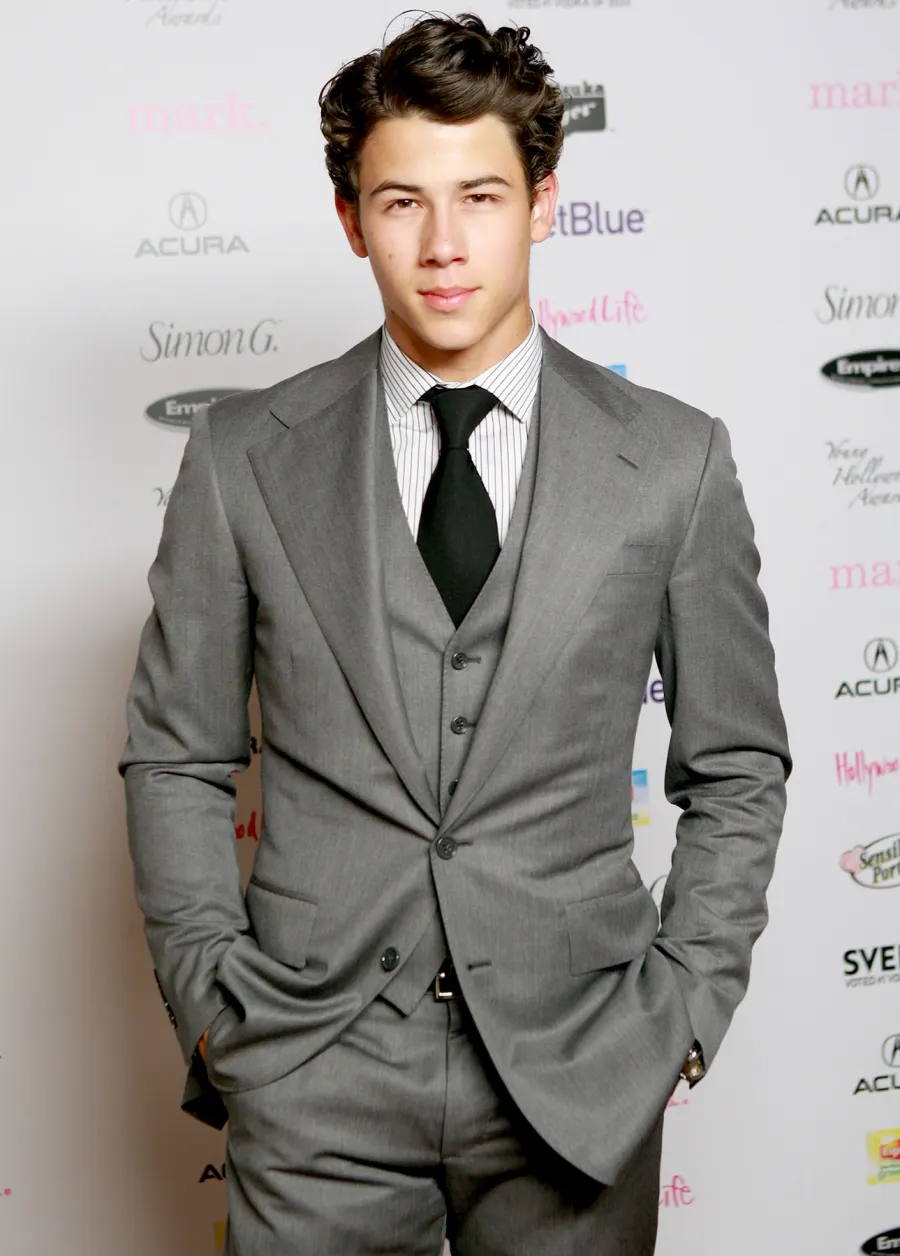 1442425832_09 suit and tie zoom