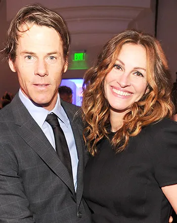 1442605405_julia roberts danny moder 441