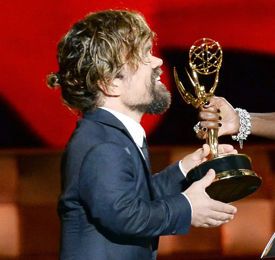 1442840082_peter dinklage manbun gallery zoom