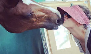 1443385183_kaley cuoco h