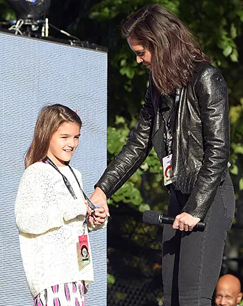 1443452081_katie holmes suri cruise 441