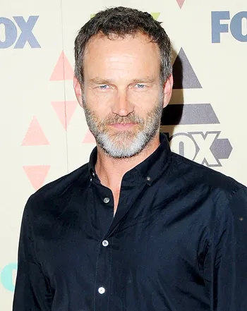1443623754_483365768_stephen moyer 350