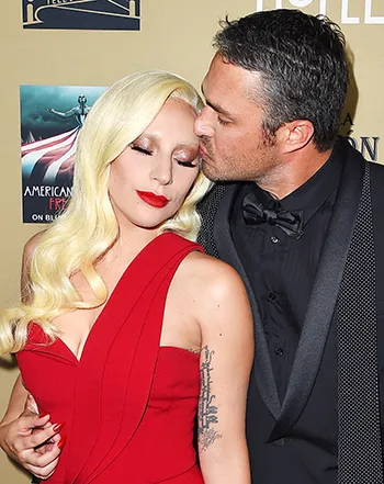1443988145_taylor kinney lady gaga_3
