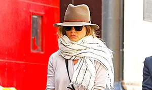 1444415763_jennifer aniston 300