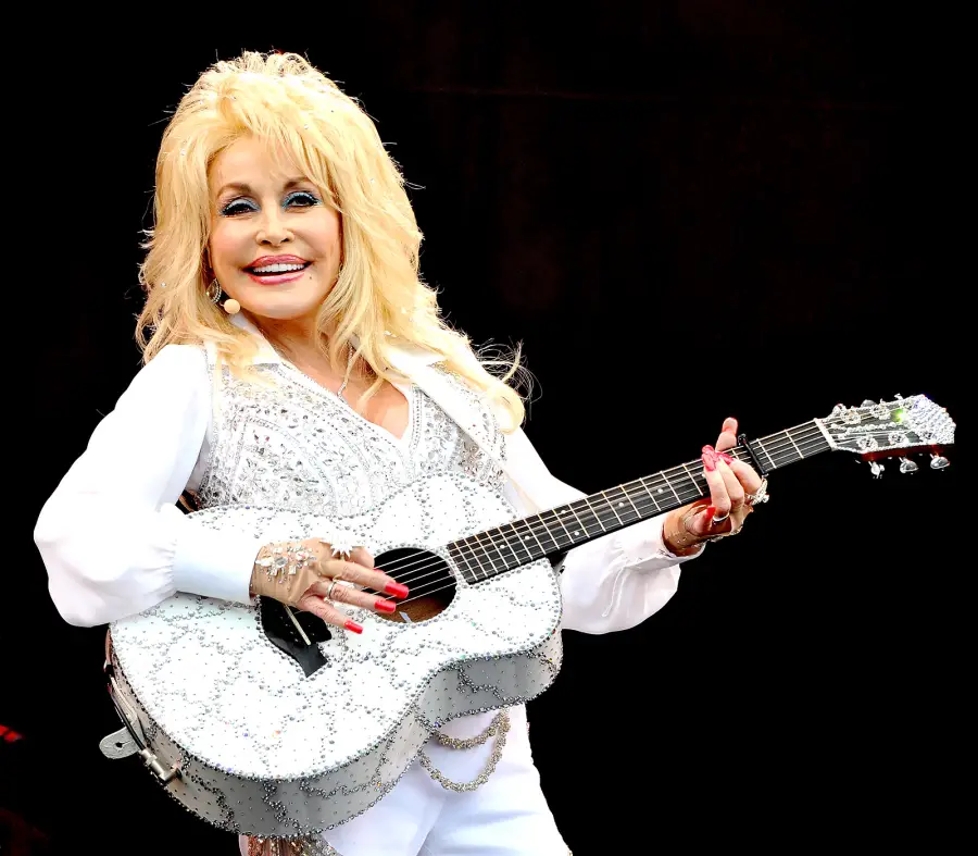 1445431695_dolly parton zoom