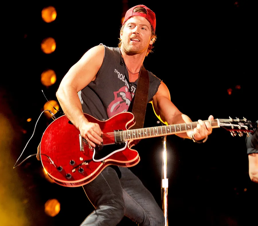 1445560488_170147754_kip moore zoom