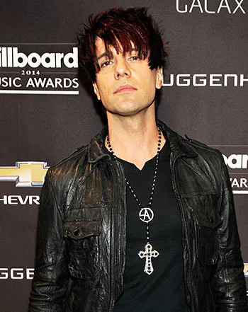 1445802952_criss angel v