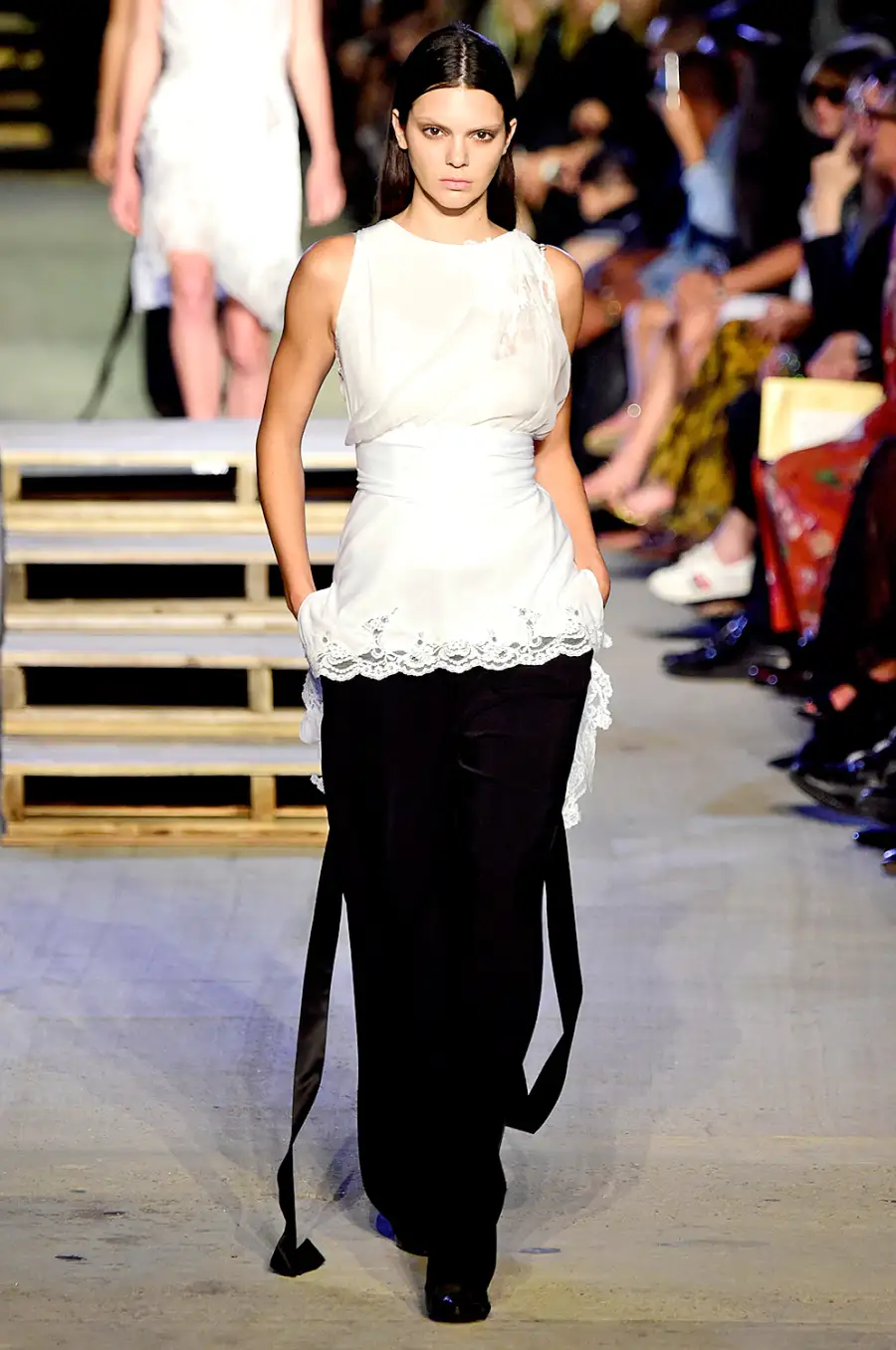 1446609422_kendall jenner givenchy zoom