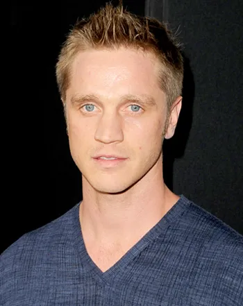 1446667813_120809619_devon sawa 350