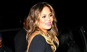 1446739117_chrissy teigen bump 300