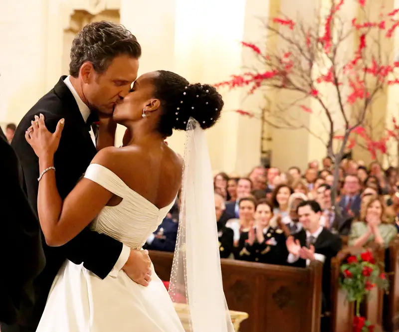 146063_9788_tony goldwyn kerry washington scandal kiss zoom 865918f2 d9e4 4d34 ac30 fb76720b94e1