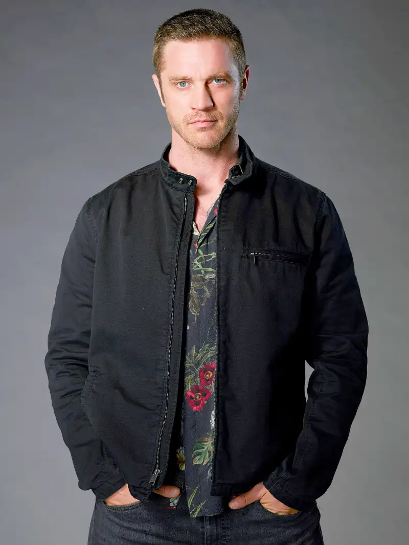 Devon Sawa Somewhere Between