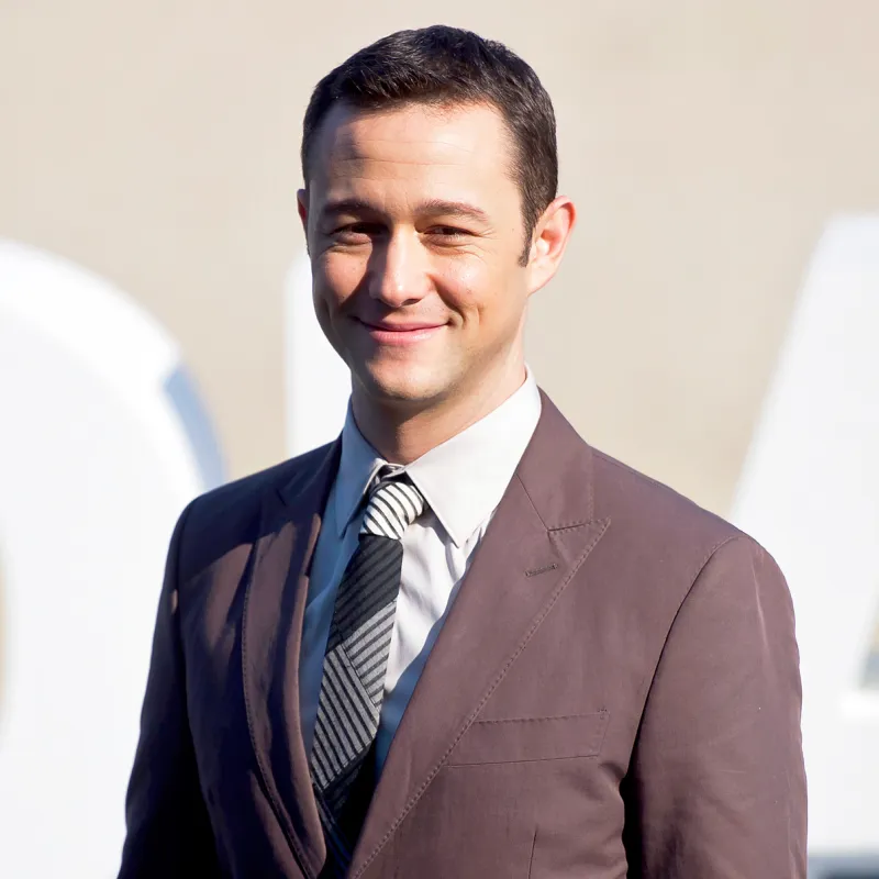 Joseph Gordon-Levitt poses during a photocall after the screening of his film "Snowden" at the 64th San Sebastian Film Festival.