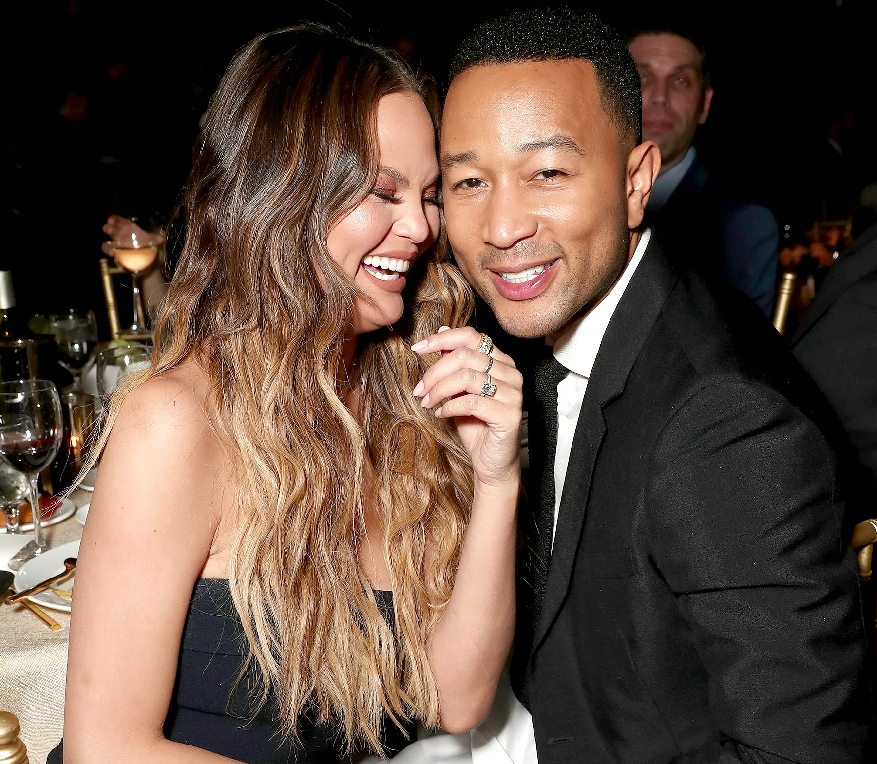 Chrissy-Teigen-John-Legend-baseball