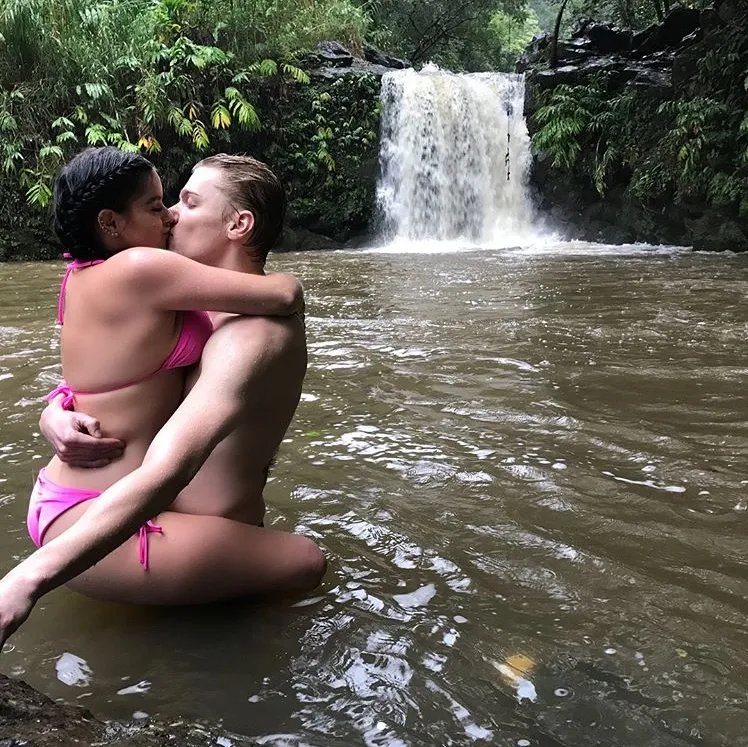 Ariel Winter and Levi Meaden