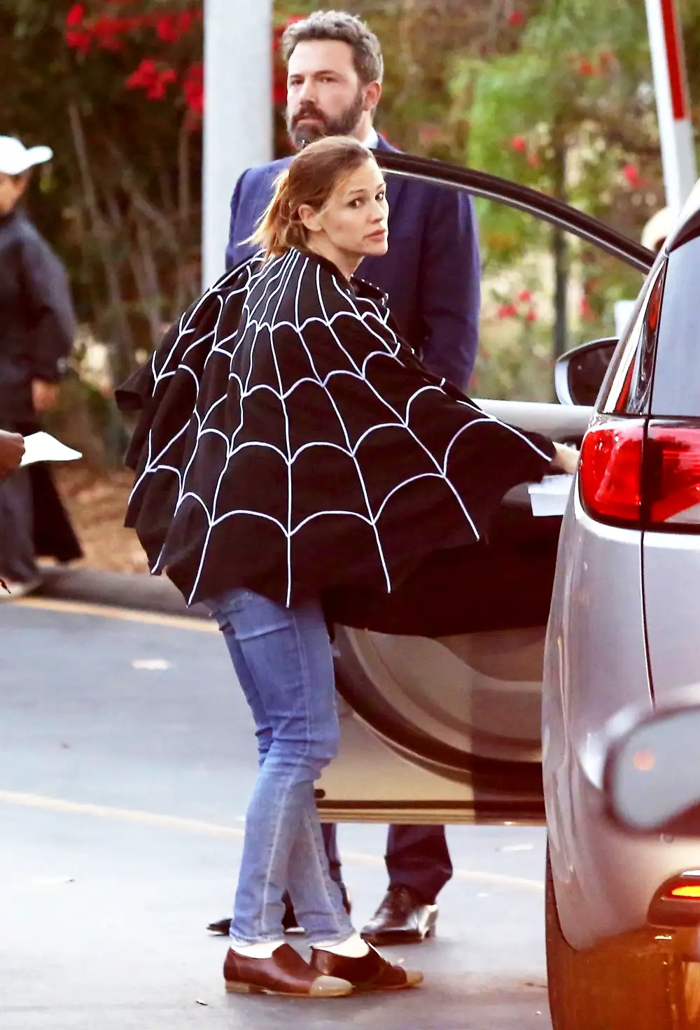 Ben Affleck and Jennifer Garner reunite to take their kids trick-or-treating on October 31, 2017.