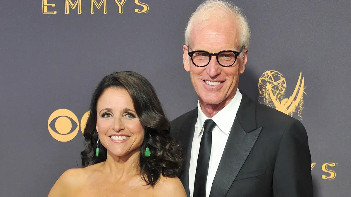 Julia Louis-Dreyfus, Brad Hall, Chicago, Cancer, Thanksgiving