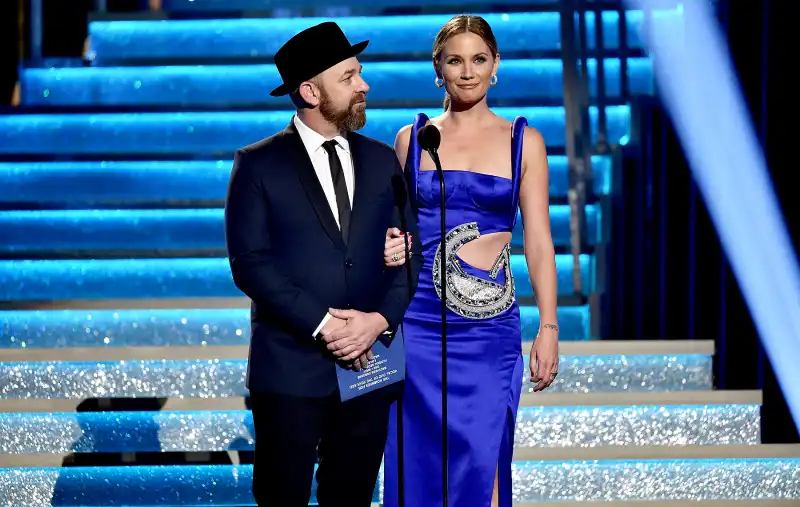 Kristian-Bush-and-Jennifer-Nettles-sugarland-cma-awards-2017
