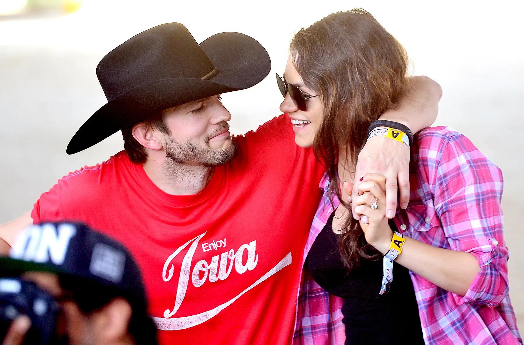 Mila-Kunis-Ashton-Kutcher-kids