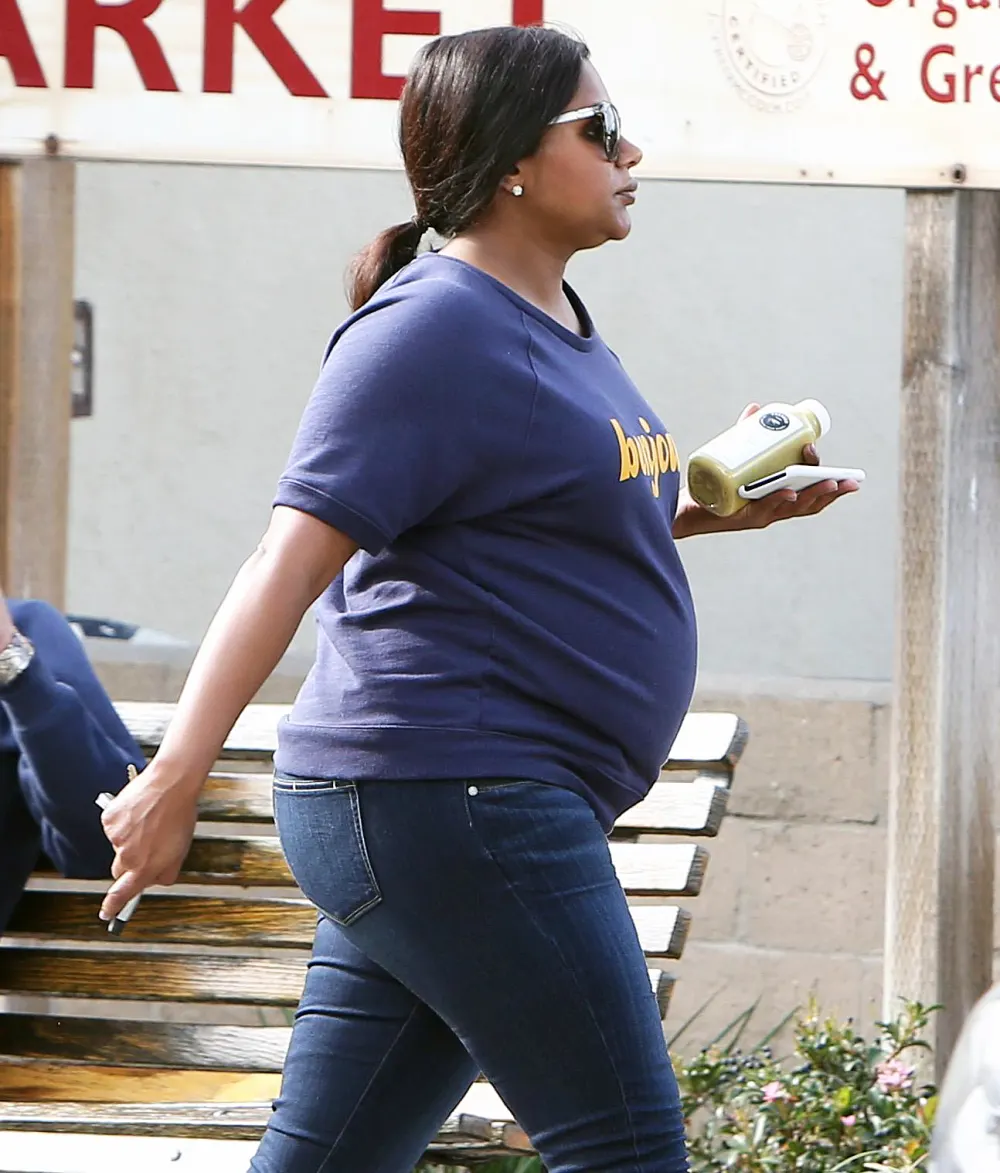 Mindy Kaling baby bump