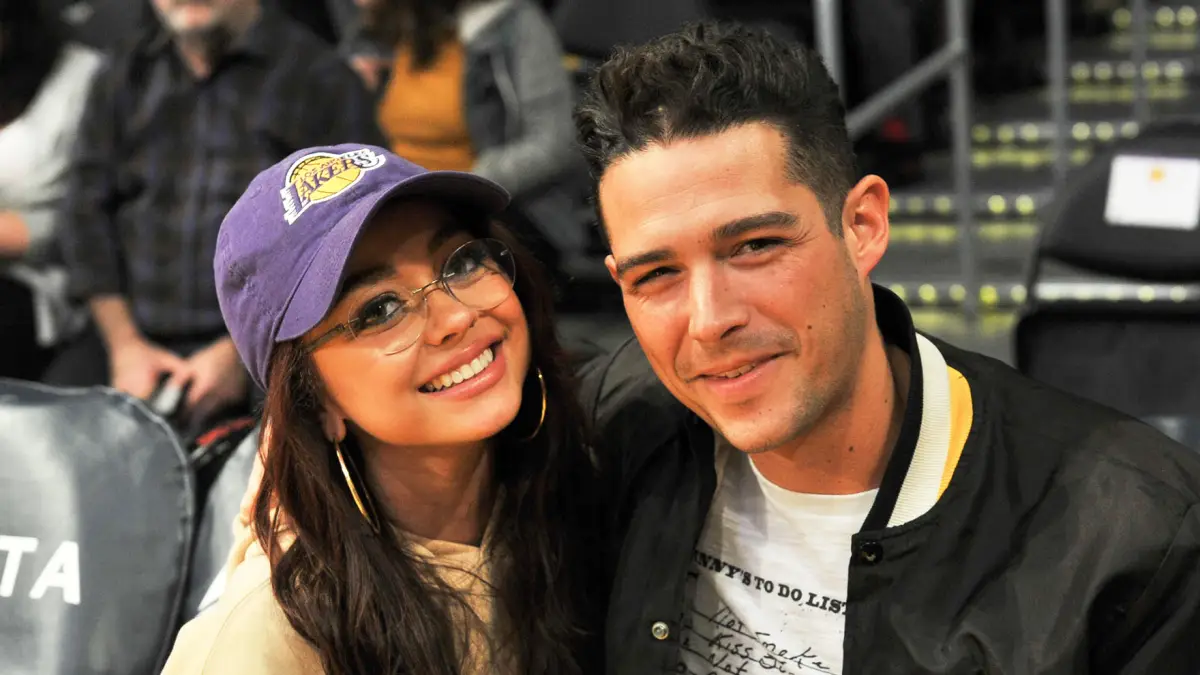 Sarah Hyland and boyfriend Wells Adams
