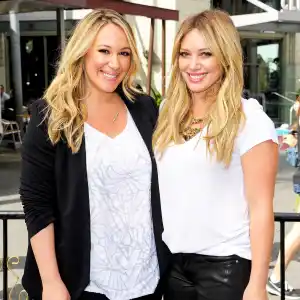 Haylie Duff and Hilary Duff visit ‘Extra‘ at Universal Studios Hollywood on August 6, 2015 in Universal City, California.