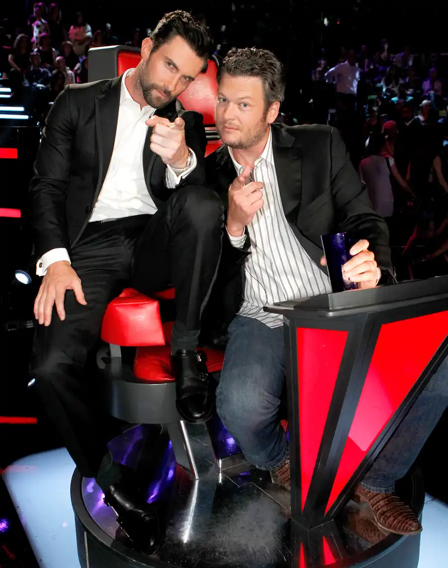 adam-levine-blake-shelton-pointing