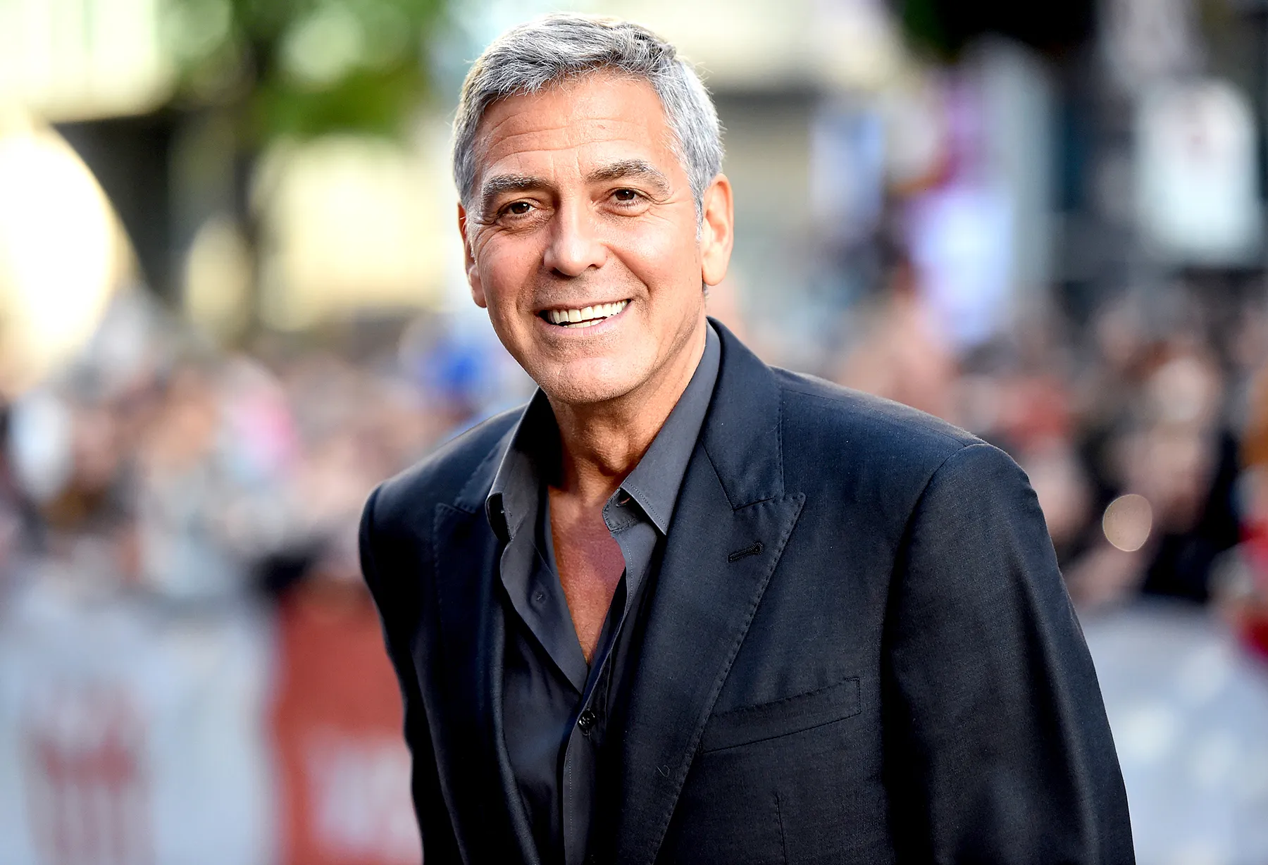 george-clooney-note-plane