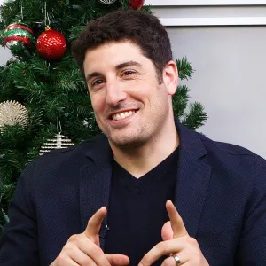 Jason Biggs gives Us holiday advice for awkward situations