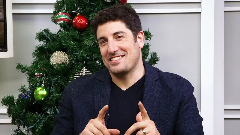Jason Biggs gives Us holiday advice for awkward situations