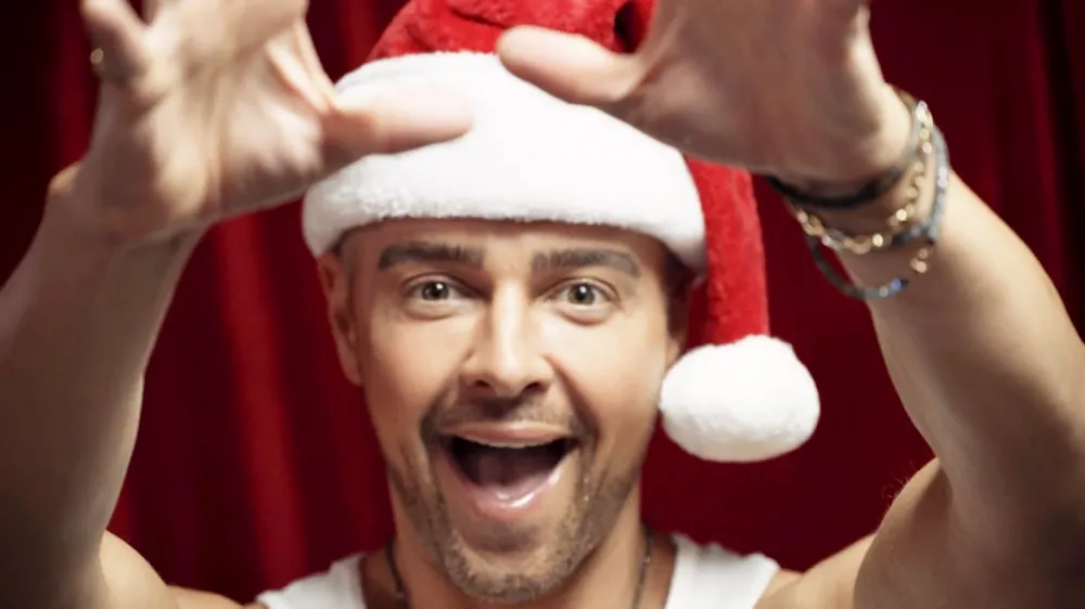 Joey Lawrence debuts 'Christmas Time' Music Video