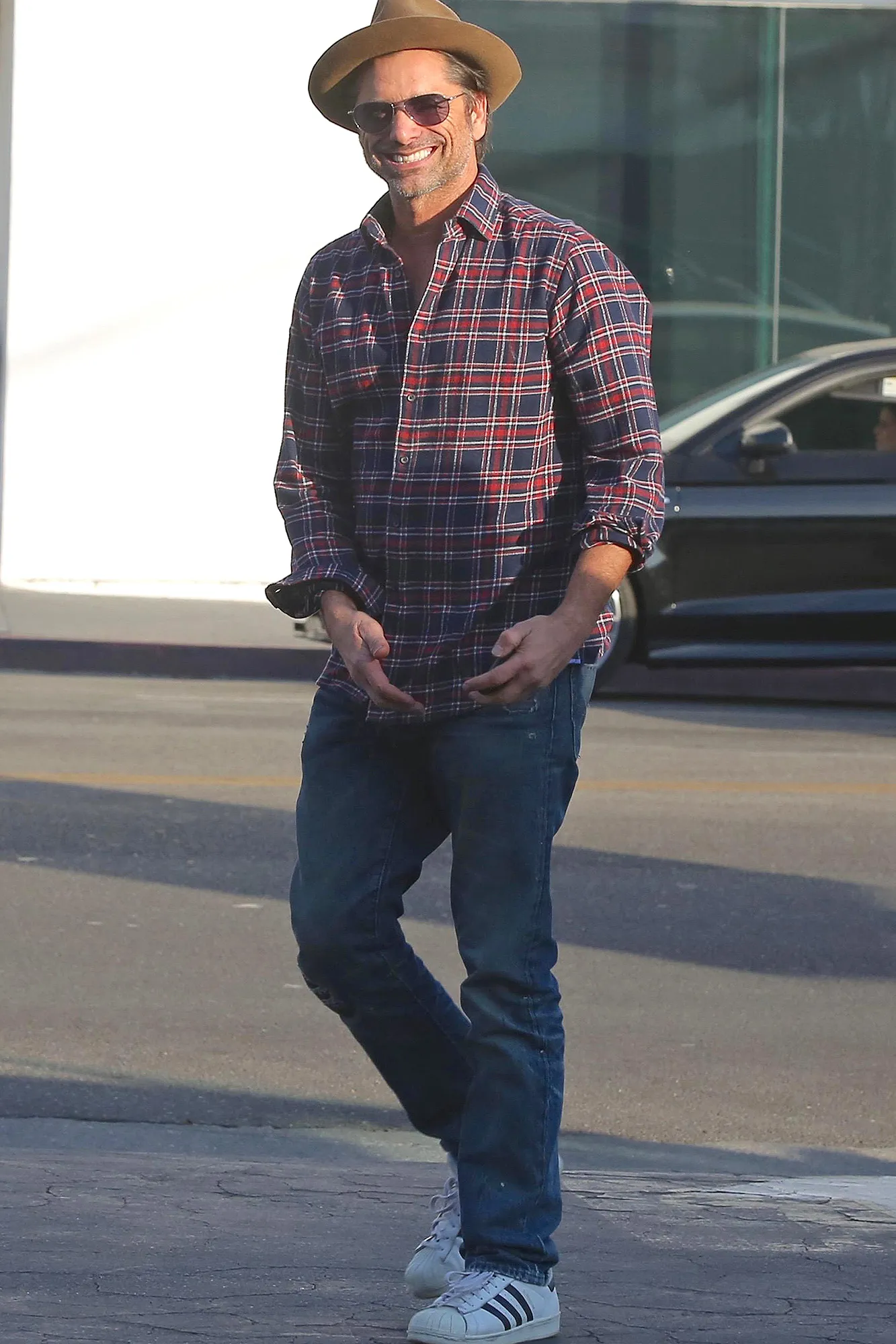 John Stamos, Dad, Fiancee, Caitlin McHugh, Pregnant