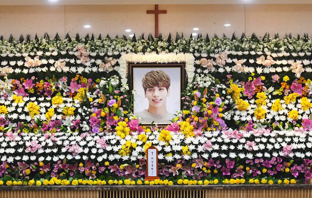 Kim Jong-Hyun memorial