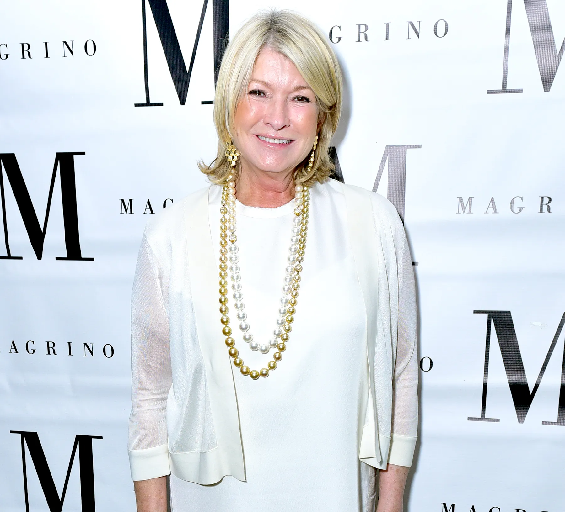 Martha-Stewart-Dishes-on-Serving-Champagne