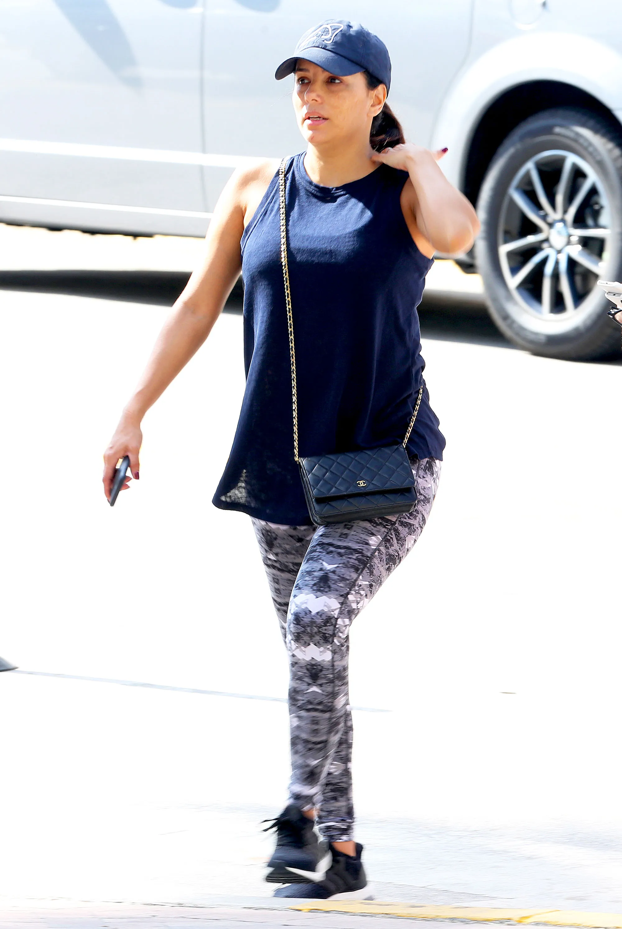 Pregnant Eva Longoria takes a walk on Christmas Day in Miami Beach, Florida on December 25, 2017.